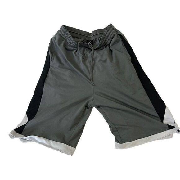 Jordan boys sports shorts size XL - Picture 3 of 3